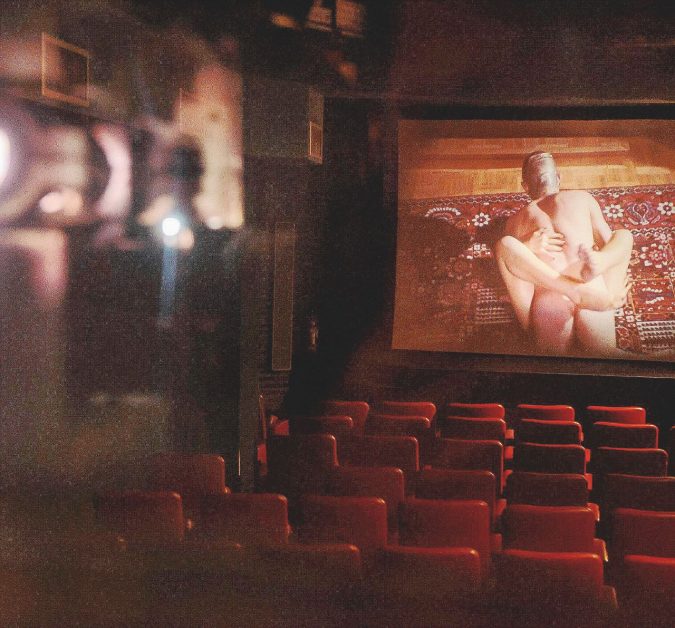Cineporno, ‘porcelloni’ dell’ultima oasi protetta Cineporno, ‘porcelloni’ dell’ultima oasi protetta
