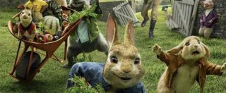 Copertina di Peter Rabbit, il coniglietto disegnato da Beatrix Potter diventa un action movie e in Uk gridano al sacrilegio. È un horror