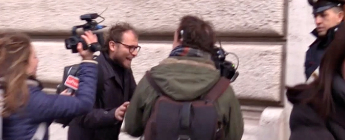 Copertina di Pd, “votereste un condannato alla presidenza del Senato?”. Tra i dem tanti distinguo e nessuno che lo esclude