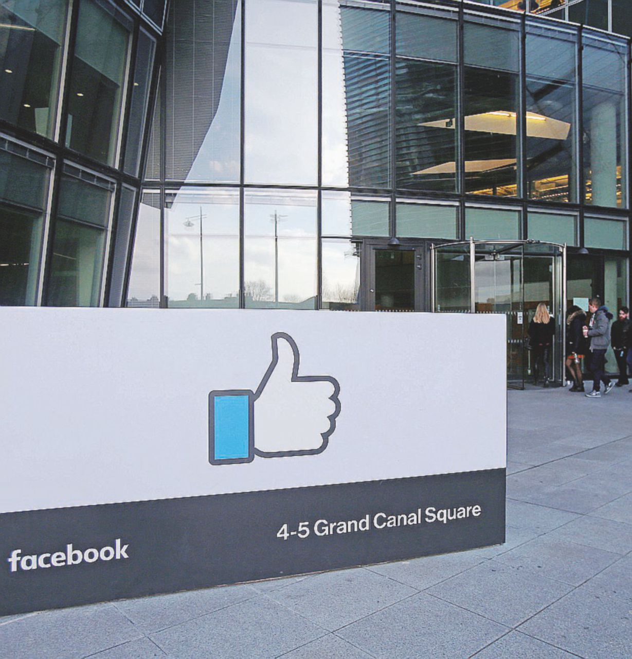 Copertina di Nuove accuse per Facebook. Ora in Italia indagano i pm
