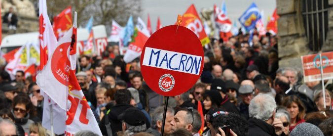 Francia, scioperi per la riforma dei treni. Come in Italia, le Ferrovie dello Stato pesano sul governo