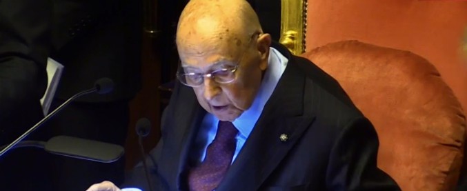 Copertina di Senato, Napolitano scherza durante lo spoglio. Più di 300 le schede bianche: “Omaggio unanime al film di Moretti”