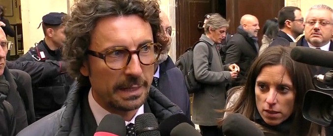 Copertina di Camere, Toninelli (M5s): “Il veto di Berlusconi non sta né in cielo né in terra, scheda bianca obbligata”
