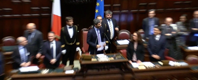 Copertina di Roberto Fico presidente della Camera, la proclamazione e il suo discorso. Boschi e Lotti non applaudono