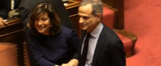 Copertina di Senato, Casellati in Aula tra colloqui e strette di mano. La strategia prima del voto