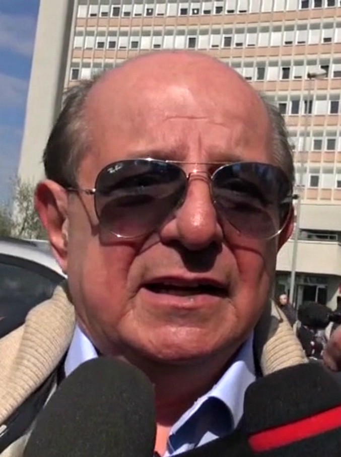 Copertina di Fabrizio Frizzi, Magalli in lacrime: “Quarant’anni di lavoro e amicizia, è un colpo durissimo”