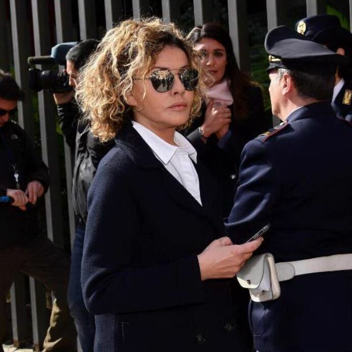 Processo Tarallo, Eva Grimaldi rischia l’accusa di falsa testimonianza e calunnia “per avere sconfessato in aula quanto ha dichiarato nel corso delle indagini”