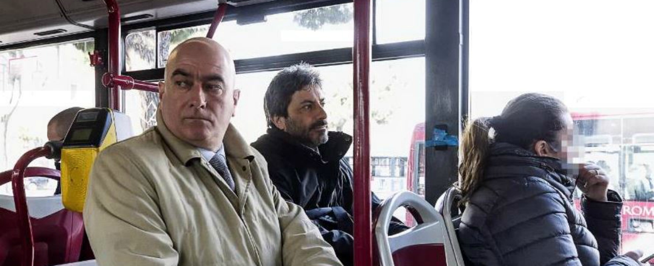 Copertina di Alla Camera in bus, quello di Fico è un bel gesto. Ma non illudiamoci che si risparmi così