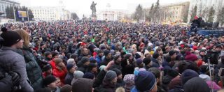 Copertina di Russia, proteste in piazza per il rogo nel centro commerciale: “Assassini”. Tra gli 85 dispersi, la maggioranza sono bambini