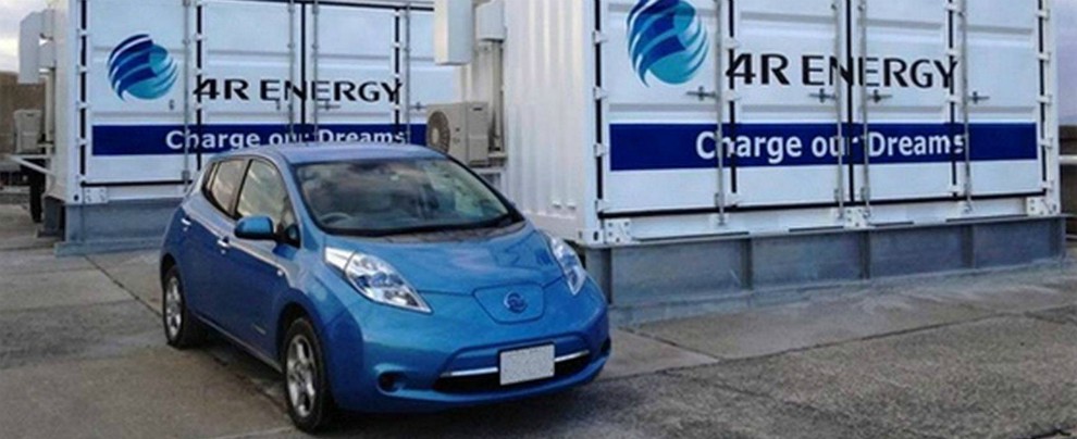 Copertina di Nissan, in Giappone ricicla vecchie batterie e alimenta lampioni stradali – FOTO