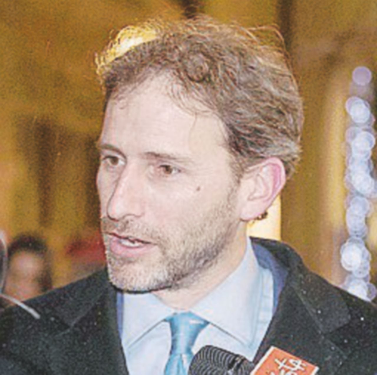 Copertina di Un like è per sempre: i grillini si imbavagliano  anche da soli