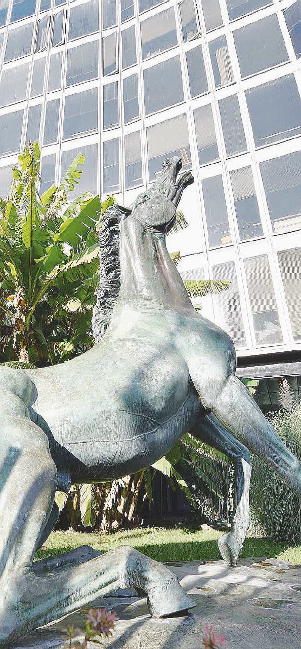 Copertina di Anche la Rai nel risiko politico: da aprile il valzer dei vertici