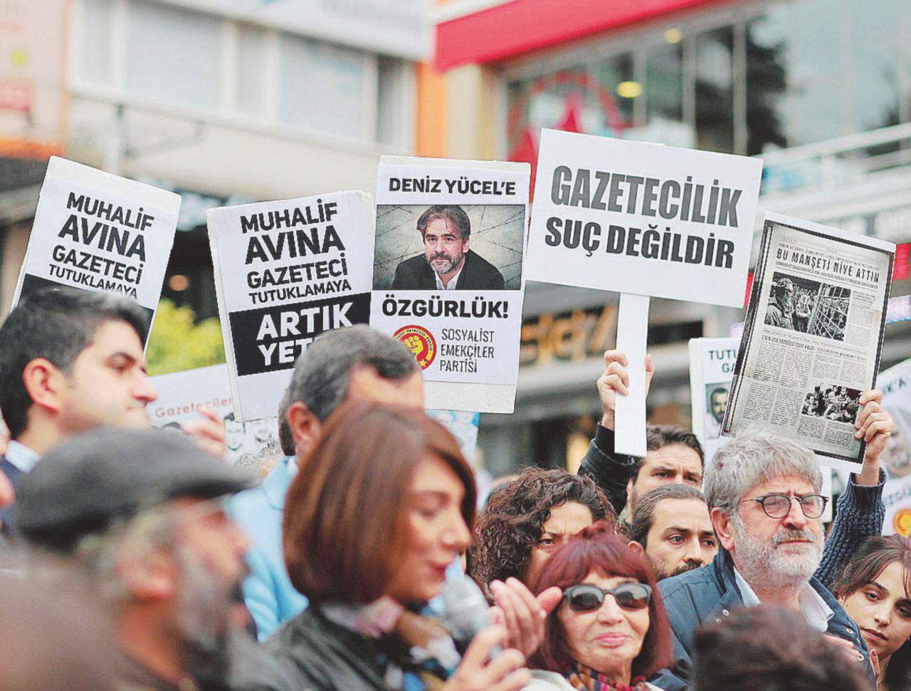 Copertina di I “sotto-reporter” da poltrona: zero verifiche e pochi soldi