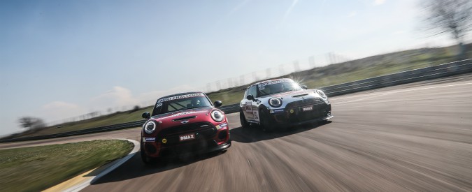 Copertina di Mini Challenge, la sfida dei piccoli grandi bolidi riparte da Imola – FOTO