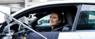 Copertina di Sicurezza stradale, Alex Zanardi: “Coprite lo schermo del cellulare con la cover quando guidate” – VIDEO