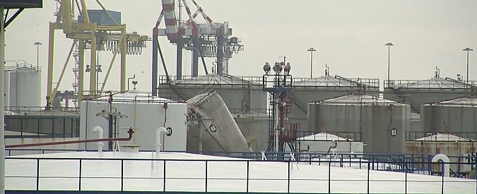 Copertina di Livorno, la testimonianza dell’autotrasportatore. Autorità portuale: “Serbatoio vuoto, forse l’aria compressa”