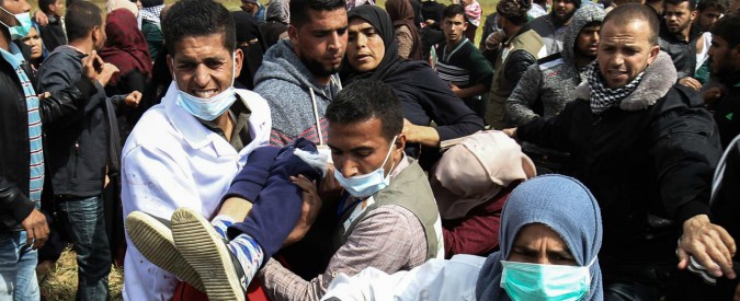 Copertina di Gaza, 17 palestinesi uccisi dagli spari dell’esercito israeliano. Netanyahu: “Rispetto”. Onu e Ue: “Indagine indipendente”