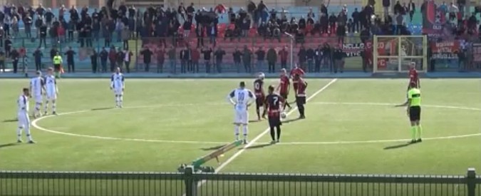 Copertina di Calcio, il fair play che costa la panchina all’allenatore del Portici. Ferma la squadra e la Nocerina pareggia