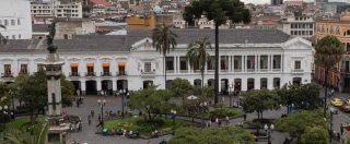 Copertina di Reportage: Quito, tra dorati splendori coloniali, colorati “presepi” di Lego e festose kermesse popolari.