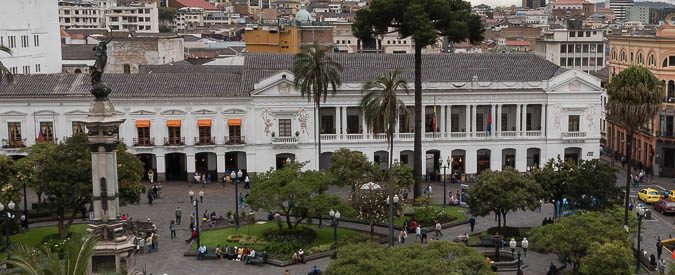Reportage: Quito, tra dorati splendori coloniali, colorati “presepi” di Lego e festose kermesse popolari.