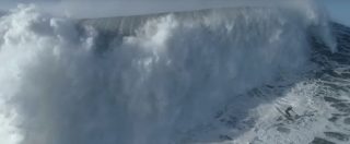 Copertina di Il surf a Praia do Norte è spettacolare, ma quando il drone incontra l’onda gigante…