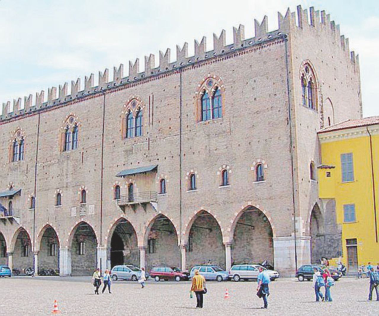 Da vedere! - Il Palazzo Ducale di Mantova chiuso a Pasquetta - Ansa Figuraccia a Mantova: a Pasquetta chiude il Palazzo Ducale. Ira dei turisti