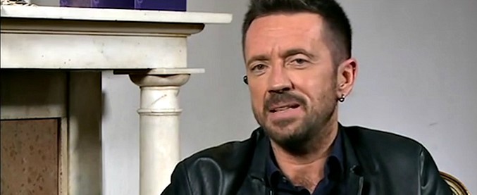 Copertina di Governo, Scanzi: “Se il M5s si alleasse con Forza Italia perderebbe metà dei consensi. Di Maio e Salvini sempre più vicini”