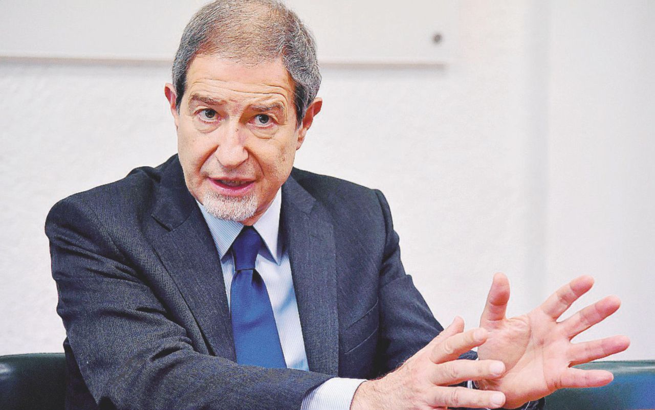 Governatore - Il presidente della giunta siciliana Nello Musumeci - Ansa L’ultima furbata: “Adottati da anziani per ottenere la 104”