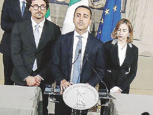 A piedi - Anche Di Maio (come tutti dopo Fico) è andato a piedi al Colle - Ansa Di Maio, segnale al Caimano “Niente di personale con lui”