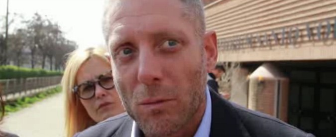 Copertina di Dislessia, Lapo Elkann racconta il suo rapporto col disturbo: “Mi sentivo frustrato. Persi due anni a scuola”