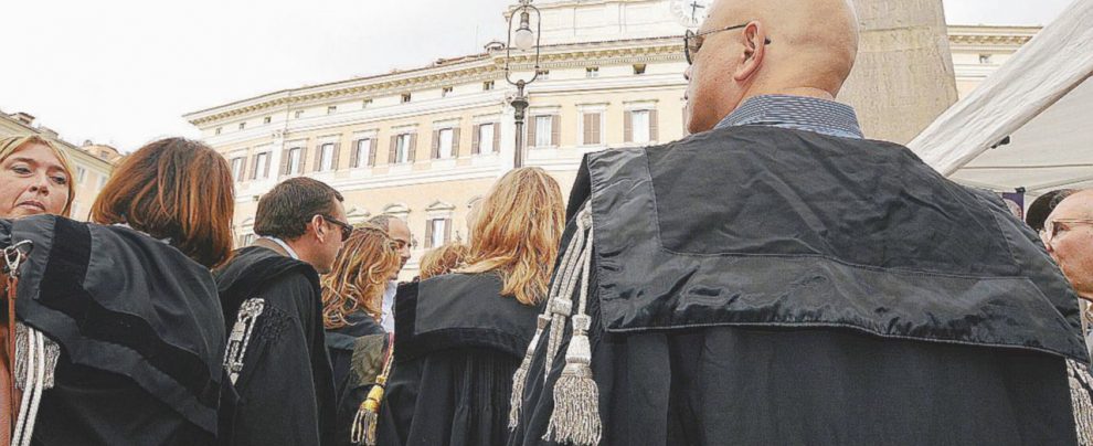 Giudici di pace in sciopero. Si ferma l’“altra” giustizia Giudici di pace in sciopero. Si ferma l’“altra” giustizia