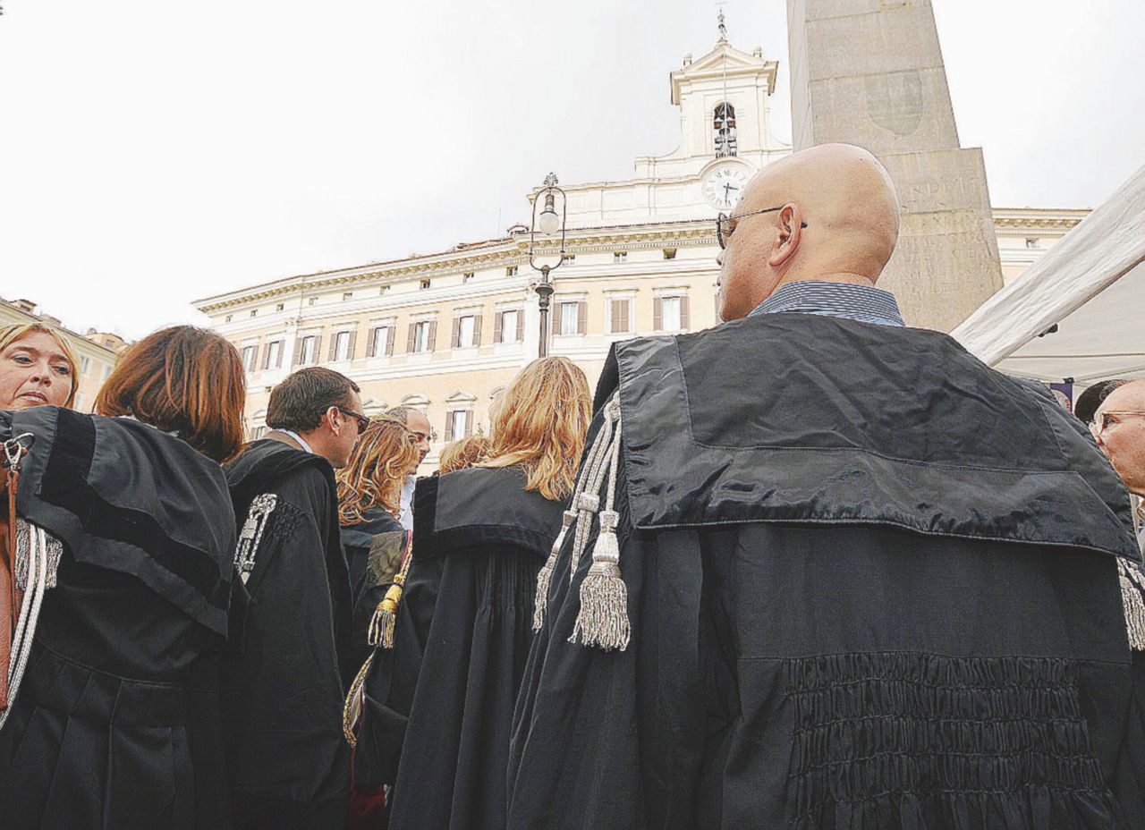 Copertina di Giudici di pace in sciopero. Si ferma l’“altra” giustizia