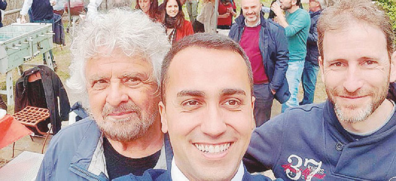 Selfie - Luigi Di Maio a casa di Davide Casaleggio con Beppe Grillo - Ansa Torna Grillo, Di Maio attacca la Lega: “Con B. si condanna all’irrilevanza”