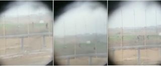 Copertina di Israele, cecchino colpisce palestinese disarmato e i commilitoni esultano. Il video finisce in rete, il ministro: “Meriterebbe medaglia”