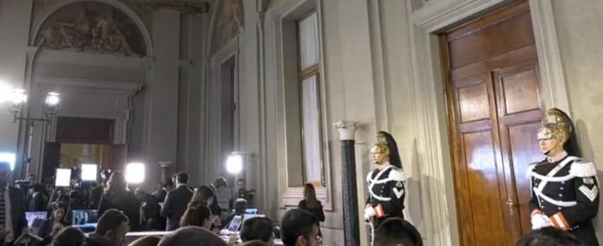 Copertina di Consultazioni, si chiude il secondo giro: oggi incontri con Napolitano, Fico e Casellati. Segui la diretta