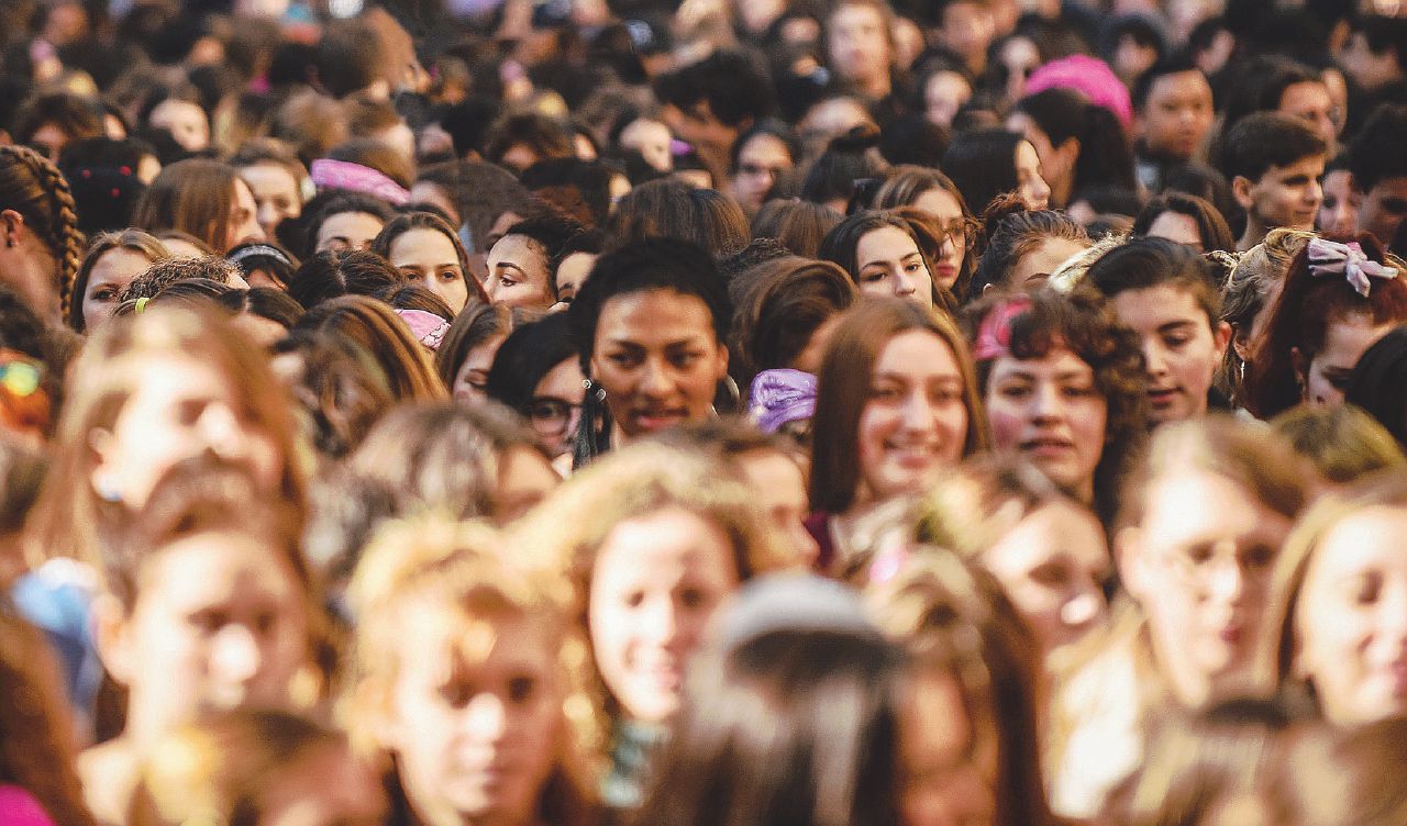 Copertina di Dio è tornata e per Vauro è donna