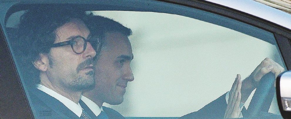 In auto - Ieri Luigi Di Maio, anziché a piedi come la prima volta, è salito al Colle guidando una vettura - Ansa Paura governissimo: Di Maio fa l’ultimo appello alla Lega