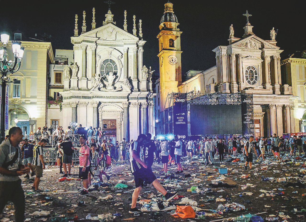 Copertina di Il “casino” in Piazza San Carlo colpa della banda di Budino
