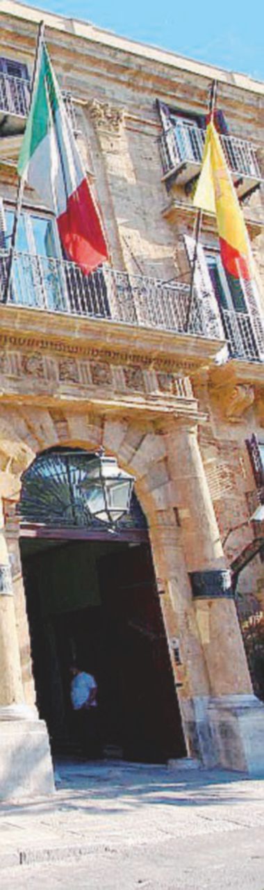 Il contratto truffa. Sicilia: le colf-portaborse Il contratto truffa. Sicilia: le colf-portaborse