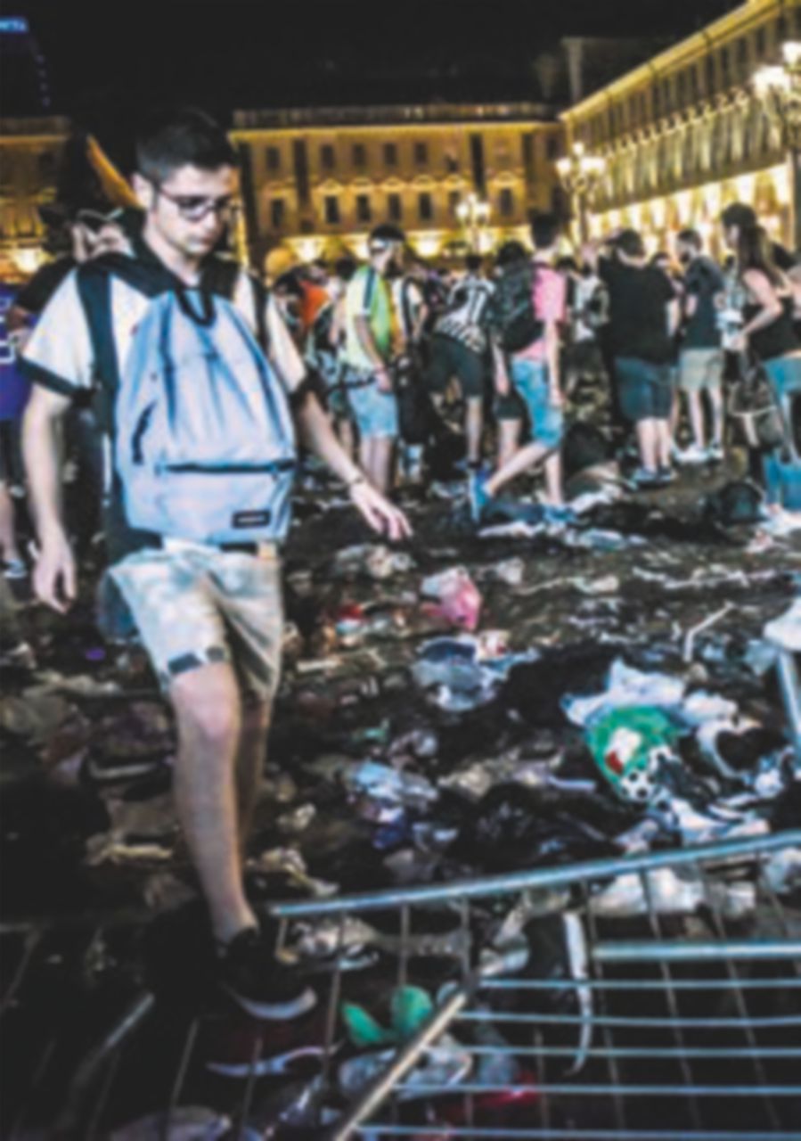 Copertina di Piazza S. Carlo, i pm: scarsa sicurezza ha favorito tragedia