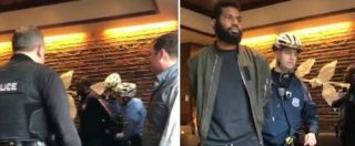 Copertina di Starbucks, due afroamericani nel locale senza ordinare: arrestati. Polizia chiamata dal gestore, le scuse dell’azienda in imbarazzo