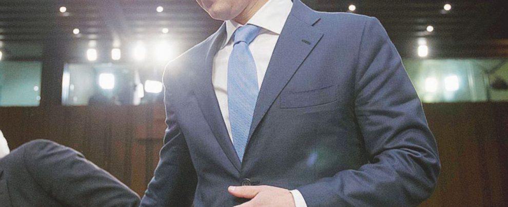 Fondatore del social - Mark Zuckerberg, 33 anni, è il quinto uomo più ricco del mondo - Ansa Senato Usa, a processo il padre di tutti i mali: Mark Zuckerberg