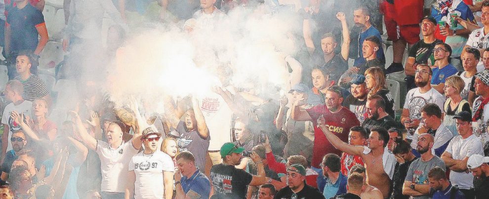 Russi-inglesi, il Mondiale del calcio (in testa) Russi-inglesi, il Mondiale del calcio (in testa)