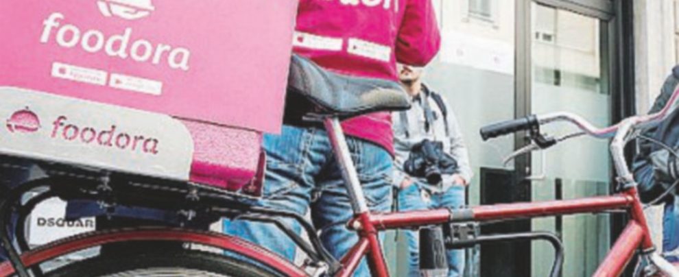 Lavoratori Foodora - LaPresse Paghe basse e multe, i riders fanno squadra