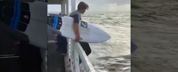 Copertina di Quando ti senti figo e invece no. Il surfista sbaglia tutto e regala un video indimenticabile… per lui sicuramente