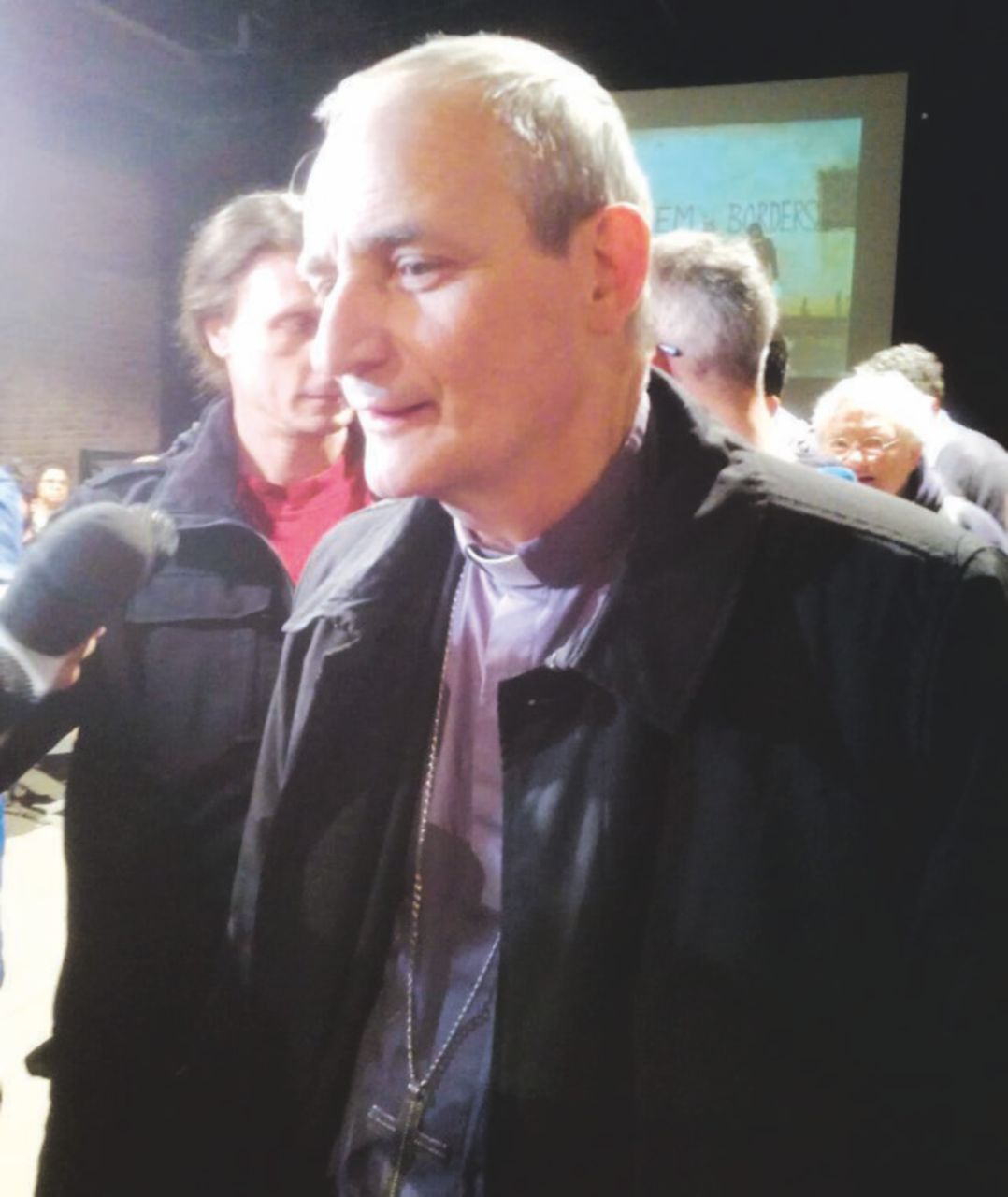 In visita - Monsignor Matteo Zuppi ieri al Teatro polivalente occupato (Tpo) di Bologna Il vescovo di strada dai rossi. “Cerchiamo ciò che unisce”