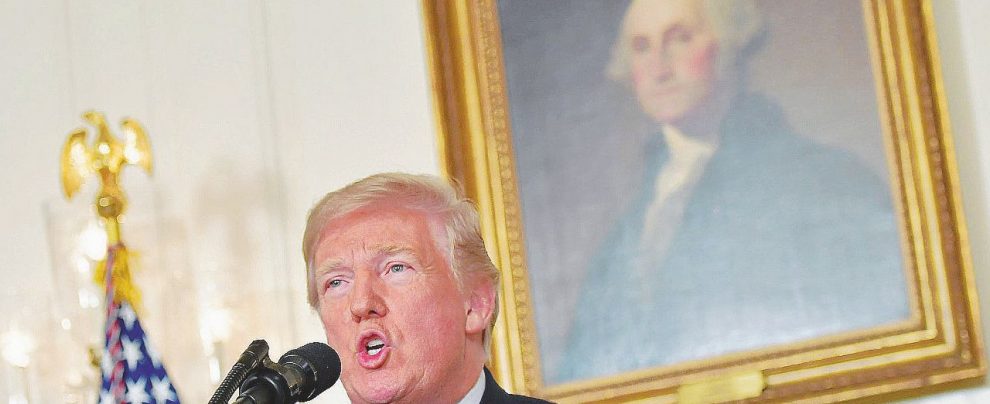 In trincea - Il presidente Donald Trump Più Comey che guerra ad Assad. Trump nella trappola di Putin