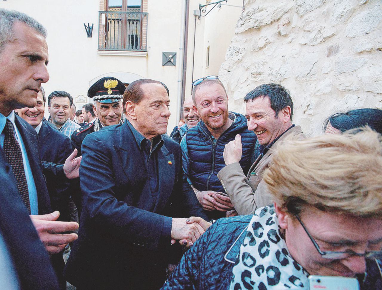 Il Molise al centro - Anche Silvio Berlusconi ha fatto campagna nella piccola regione al voto domenica - LaPresse Breve galleria degli orrori dal mondo del ‘può darsi’