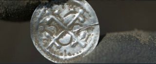 Copertina di Germania, 13enne ritrova il tesoro di Harald ‘Dente Blu’: il re che ha dato il nome al Bluetooth