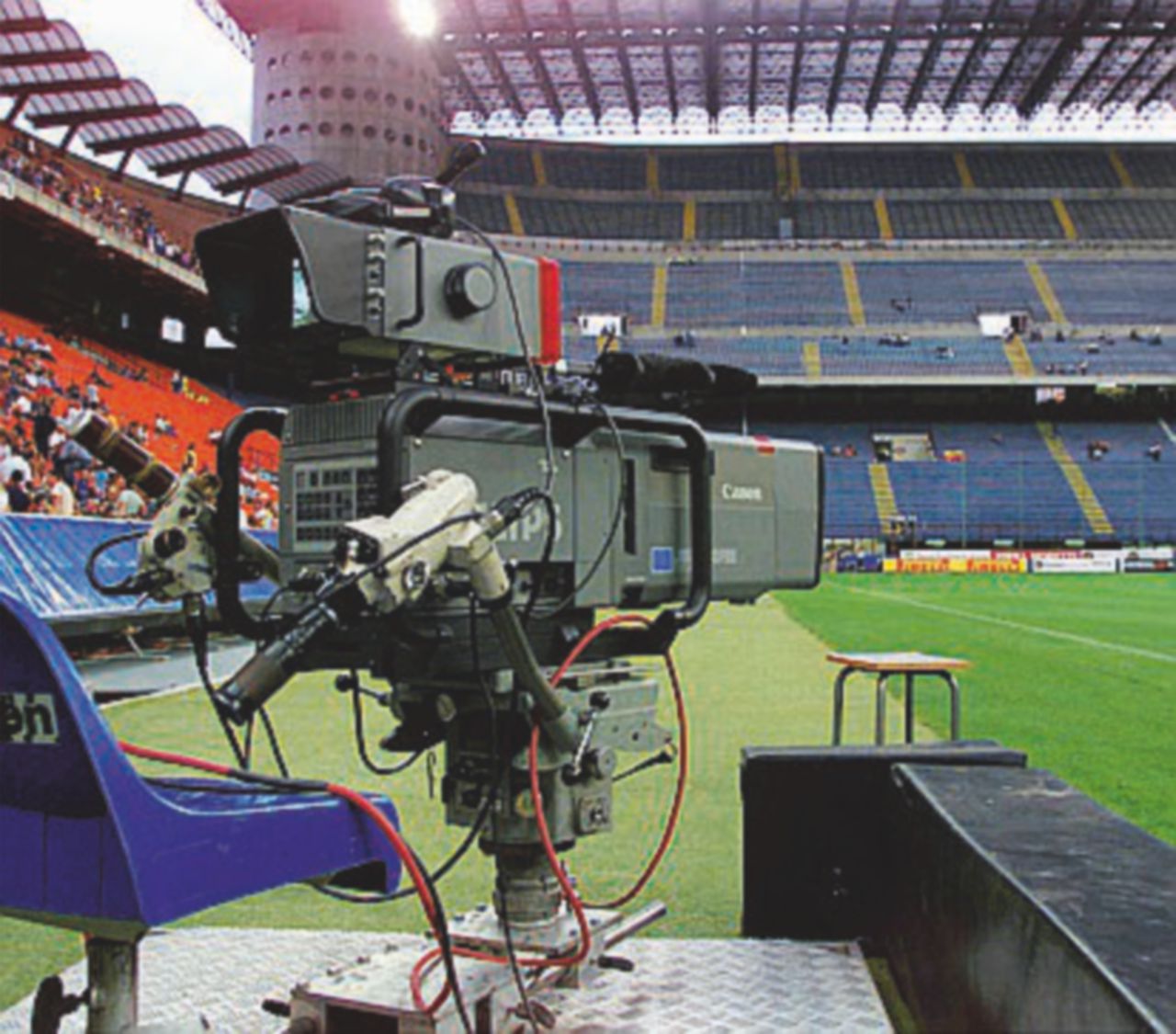 Telecamere spente - Il calcio italiano e lo stallo dei diritti televisivi - Ansa Sky blocca il bando di Mediapro: la Serie A può partire senza tv